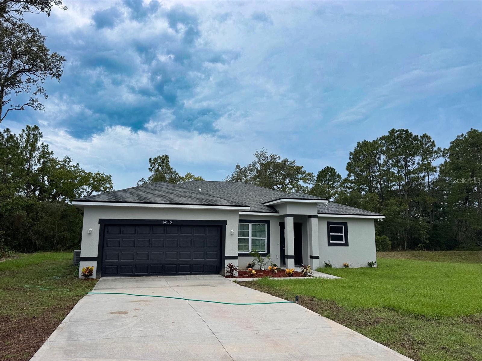 Beautiful new home in Ocala featuring 4 bedrooms, 2 and A HALF bathrooms, a spacious 1,679 sq ft heated area, and a 2,224 sq ft total plan. The kitchen showcases a modern WATERFALL QUARTZ island and comes fully equipped with stainless steel appliances—refrigerator, range, microwave, dishwasher, and disposal.
The master suite is a true retreat, featuring a STANDALONE TUB, a glass-enclosed SHOWER DOOR, and dual vanities. Additional features include a SMART KEY entry system and a 2-10 HOME WARRANTY.
Buyers can receive up to $1,000 in additional lender credits toward appraisal and credit report when financing through On Target Mortgage, the preferred lender.
Don't miss this opportunity—schedule your showing today!