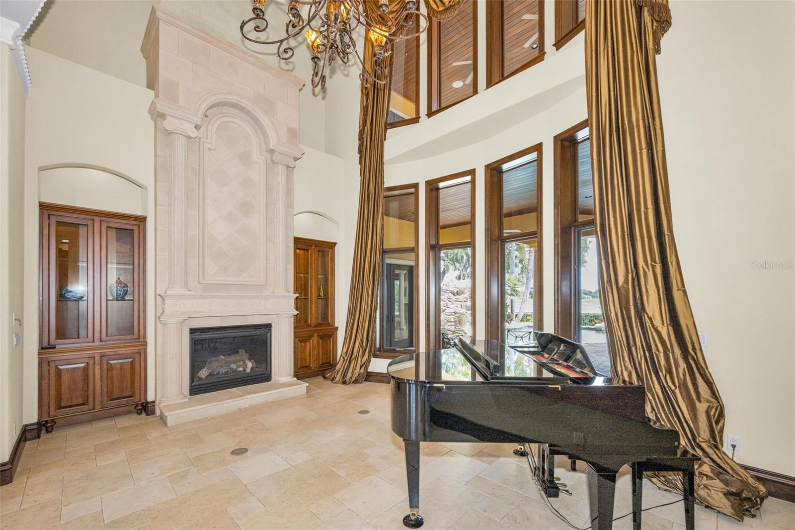 CHAMPIONS CLUB - Residential
