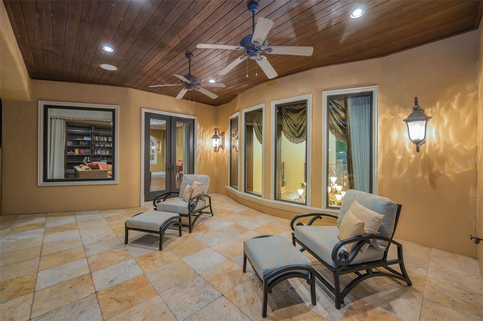 CHAMPIONS CLUB - Residential
