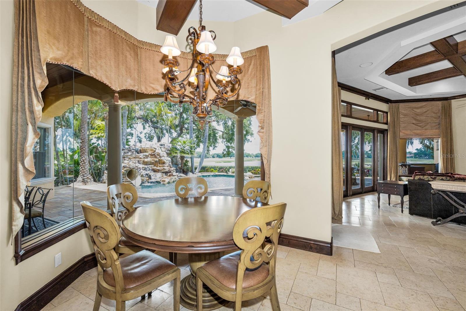 CHAMPIONS CLUB - Residential