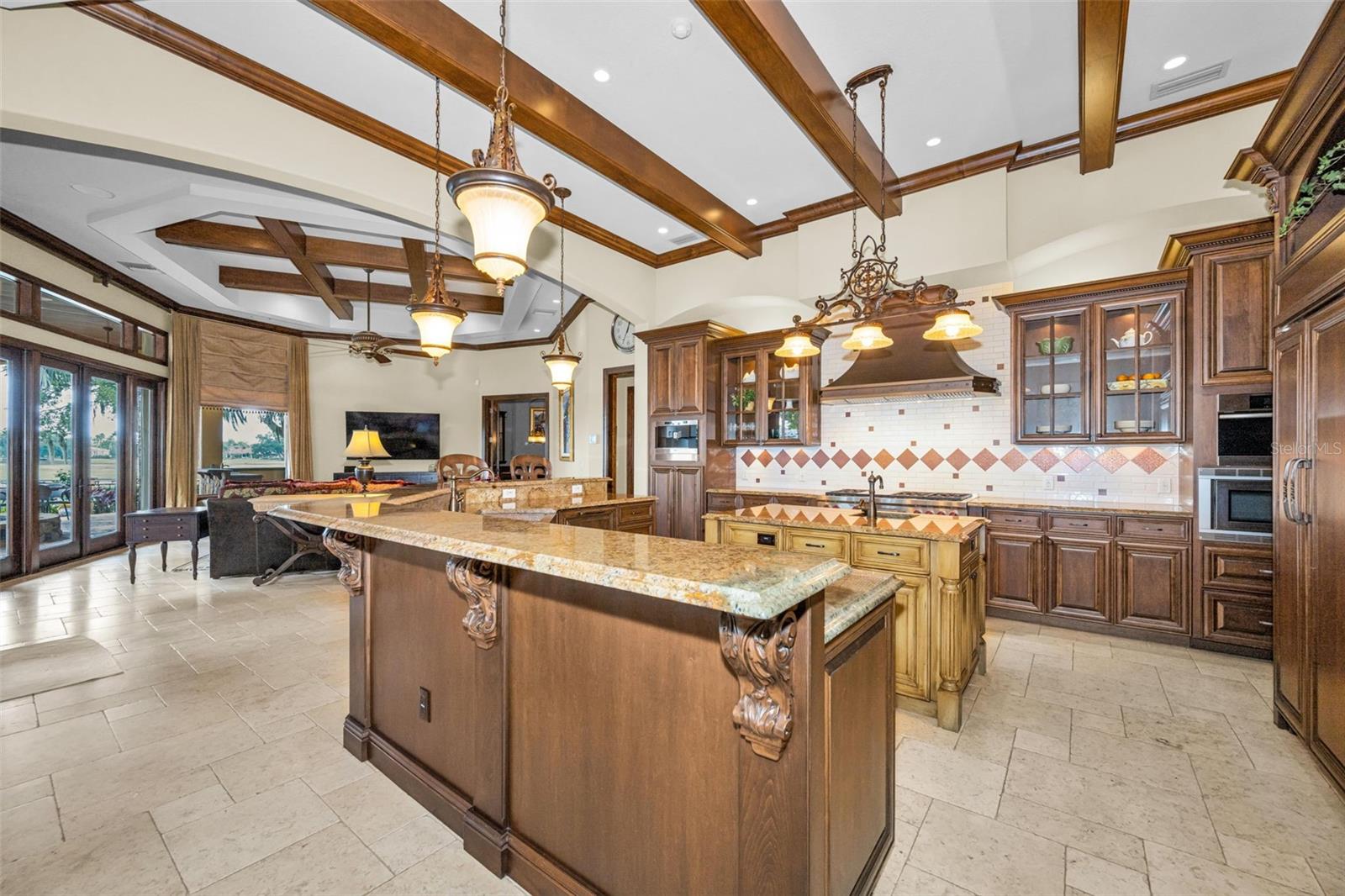 CHAMPIONS CLUB - Residential