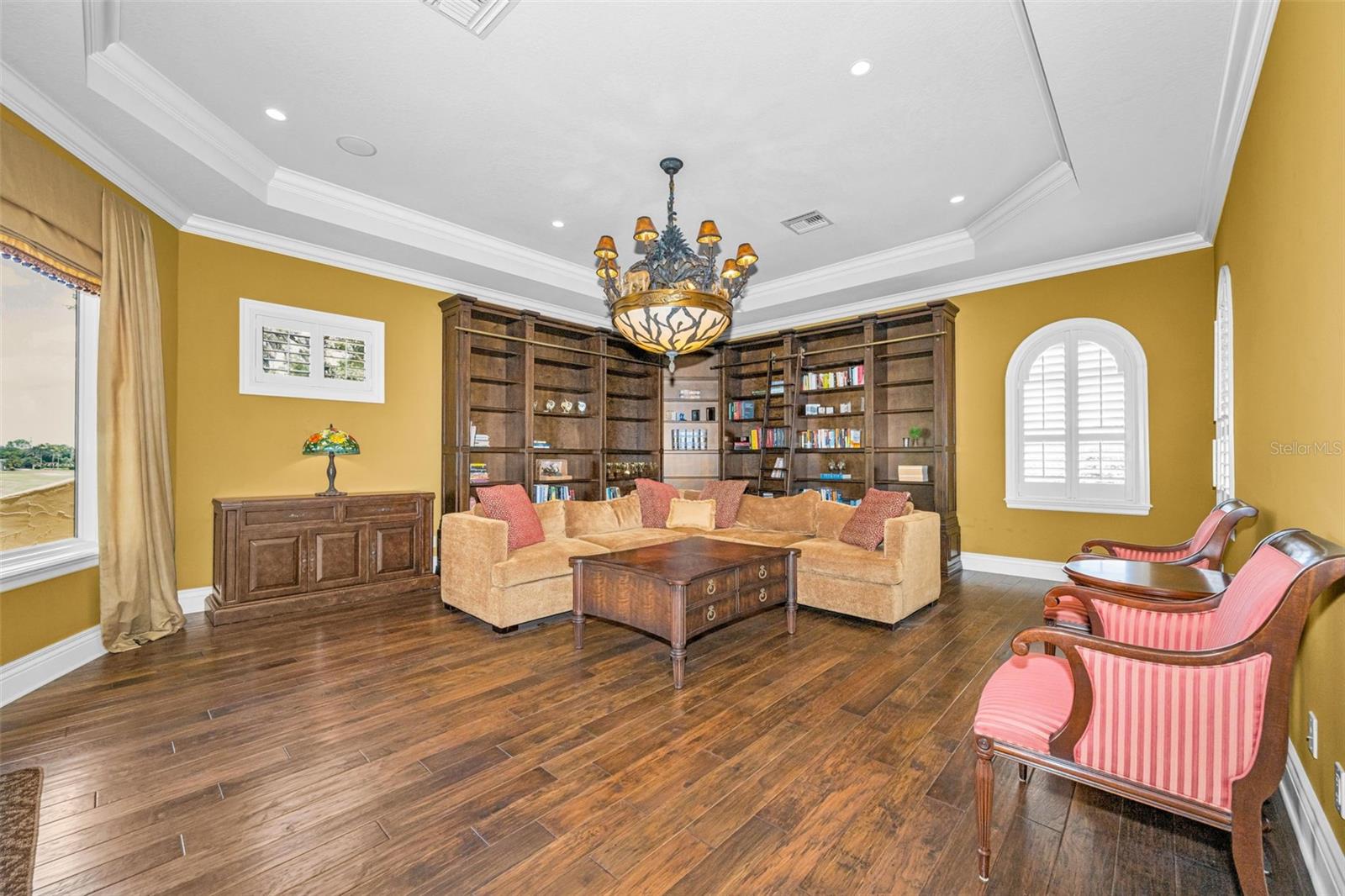 CHAMPIONS CLUB - Residential