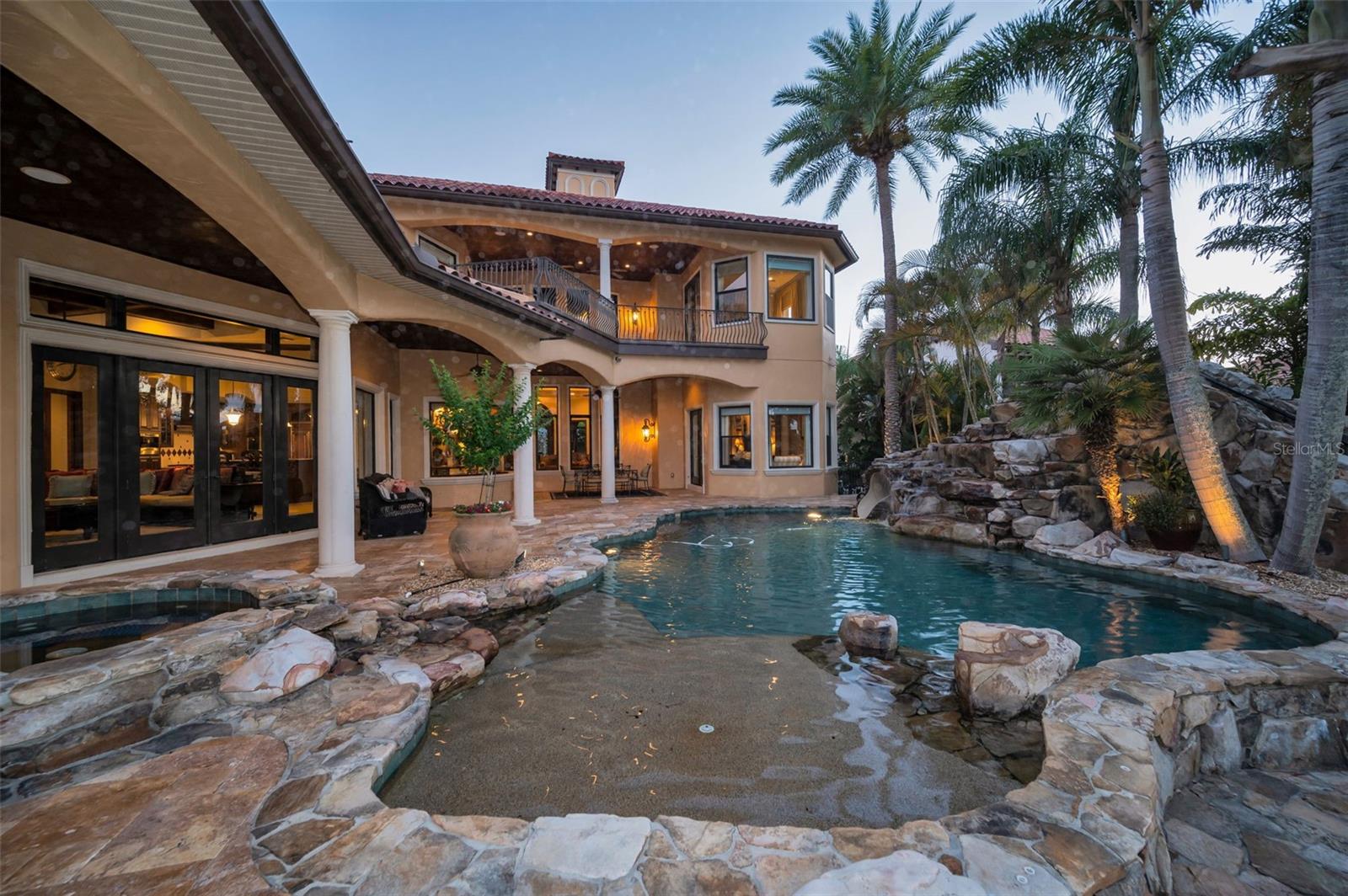 CHAMPIONS CLUB - Residential