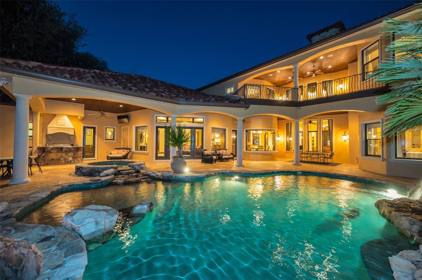 CHAMPIONS CLUB - Residential