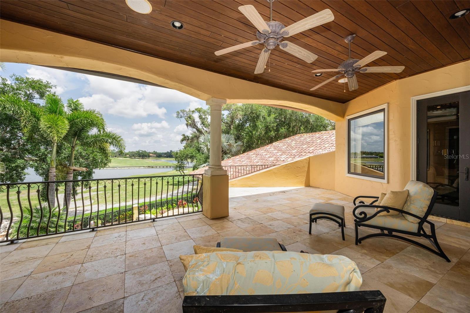 CHAMPIONS CLUB - Residential