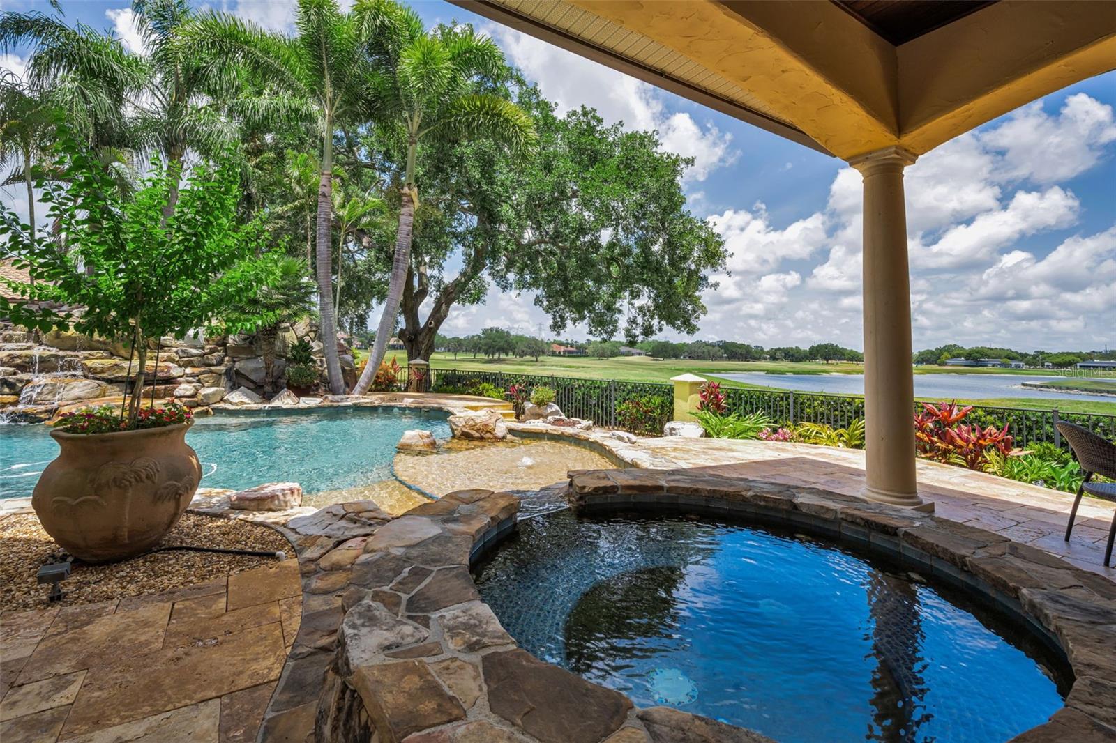 CHAMPIONS CLUB - Residential