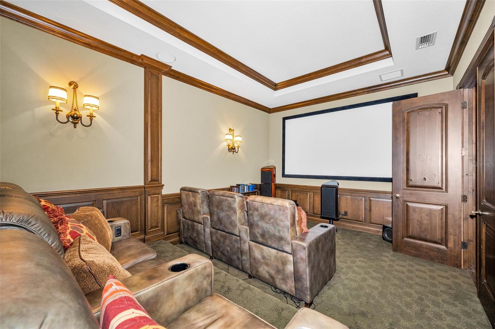 CHAMPIONS CLUB - Residential