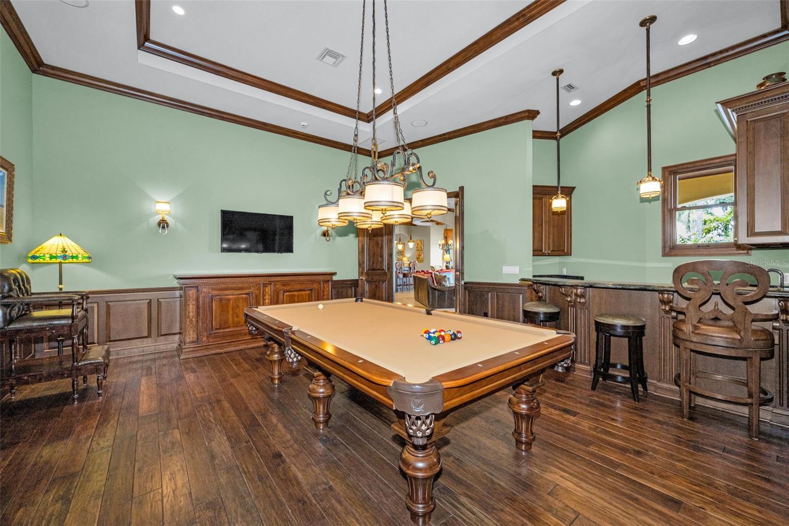 CHAMPIONS CLUB - Residential