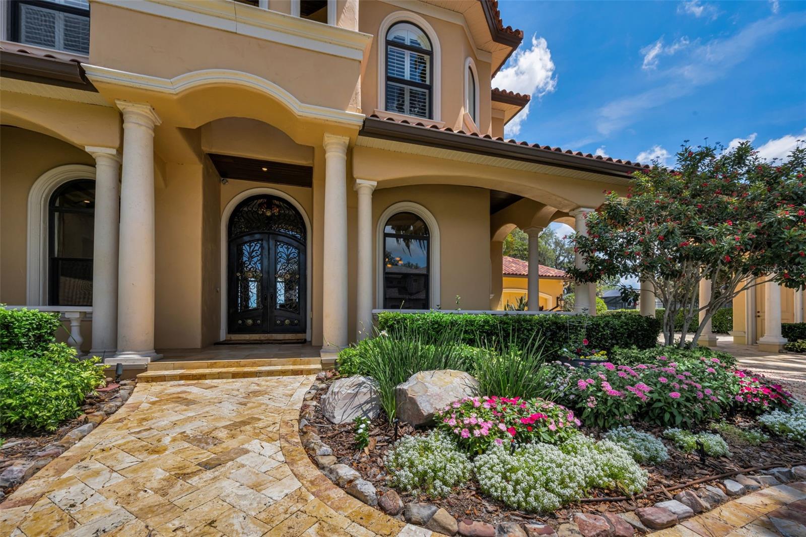 CHAMPIONS CLUB - Residential