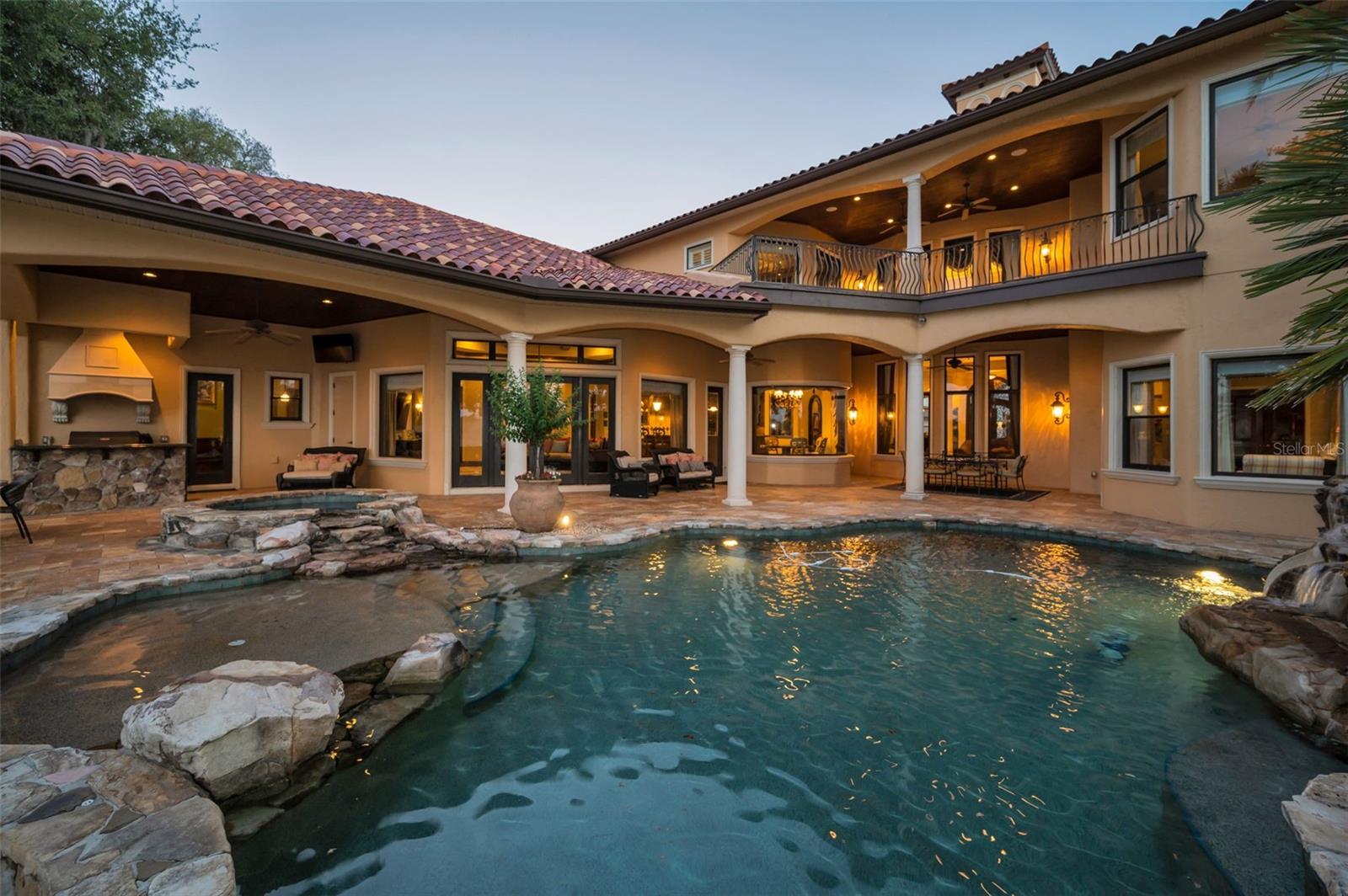 CHAMPIONS CLUB - Residential
