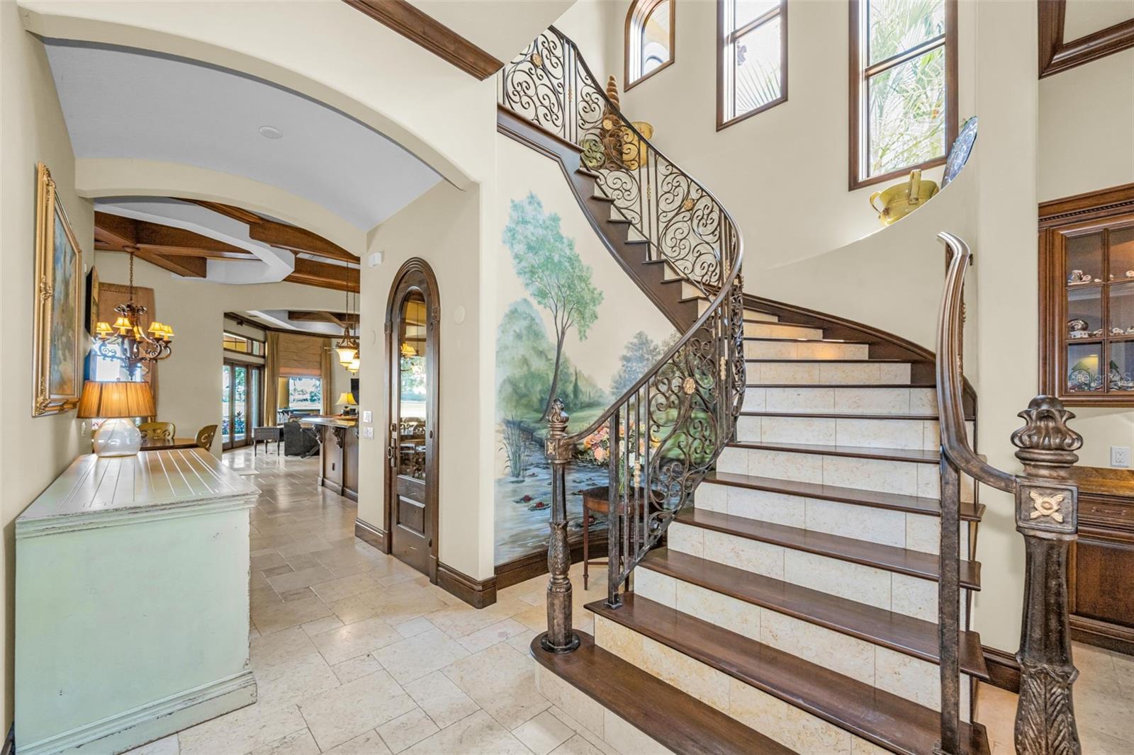 CHAMPIONS CLUB - Residential