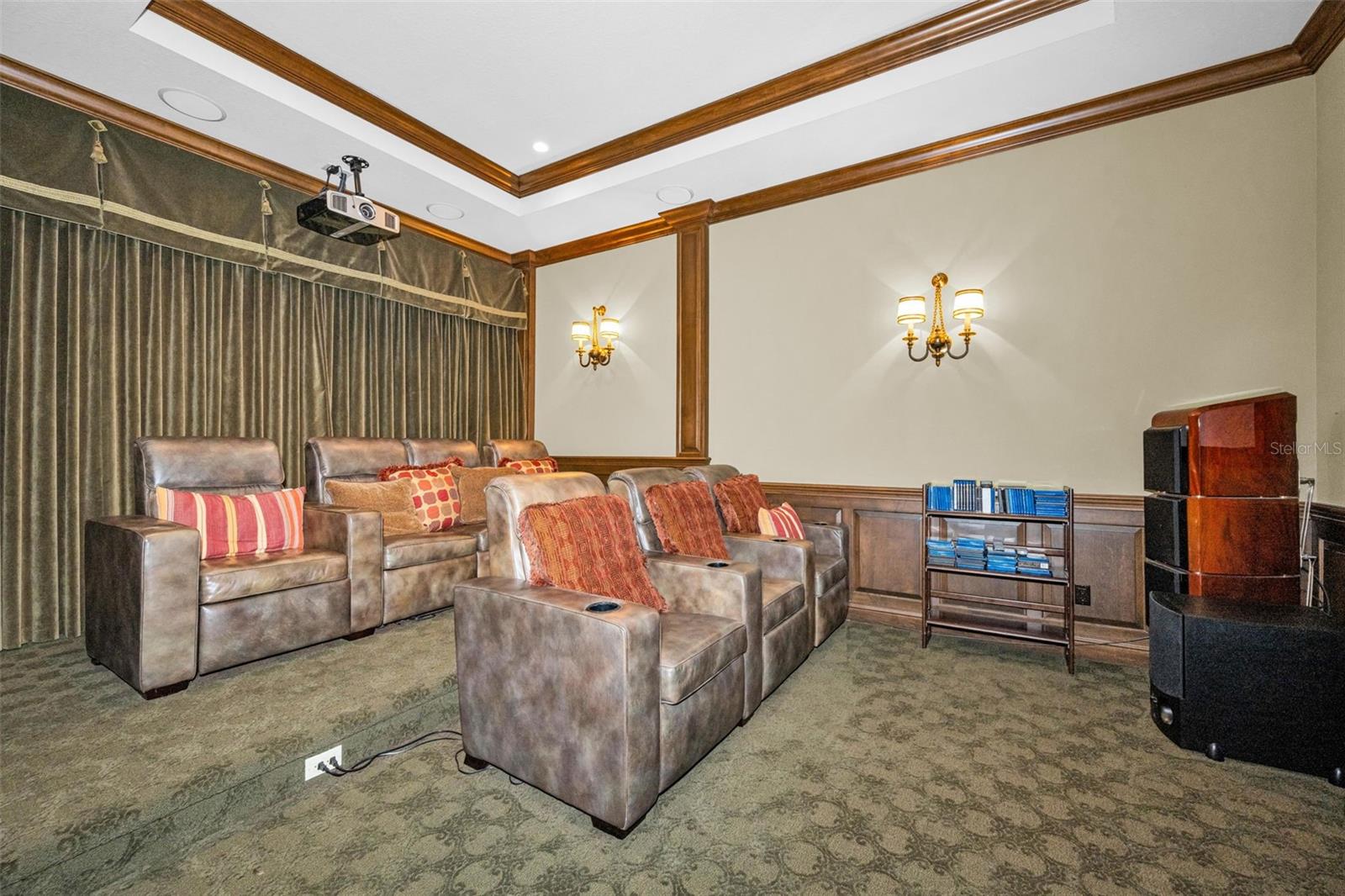 CHAMPIONS CLUB - Residential