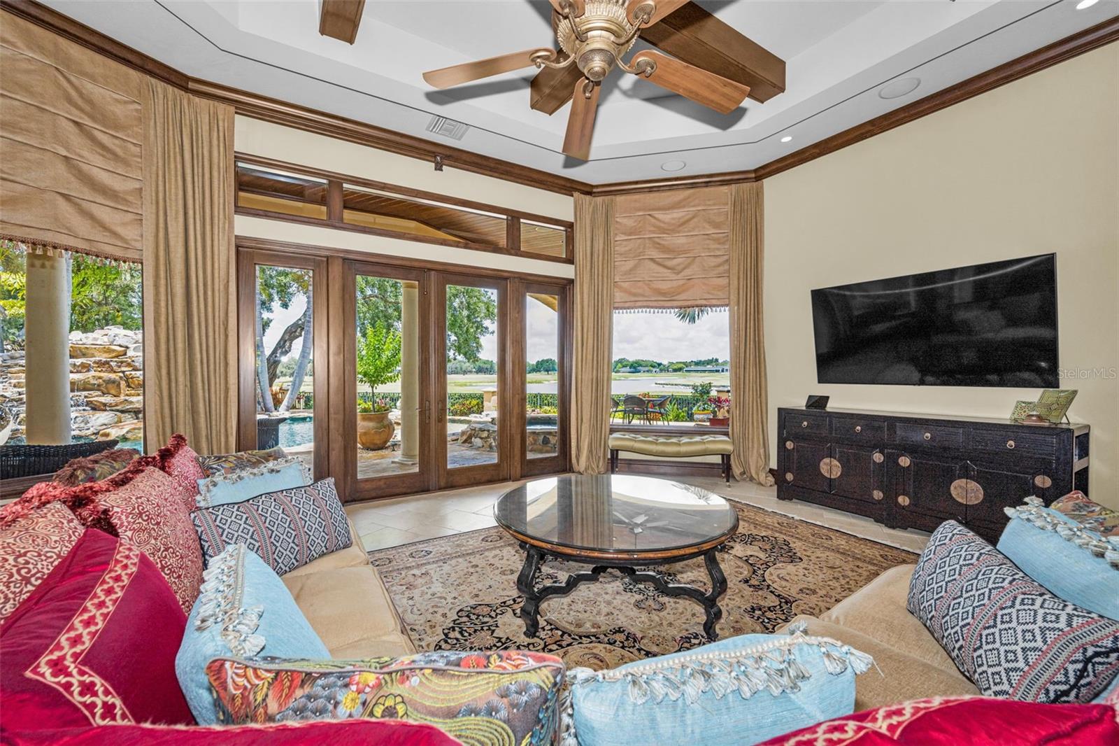CHAMPIONS CLUB - Residential