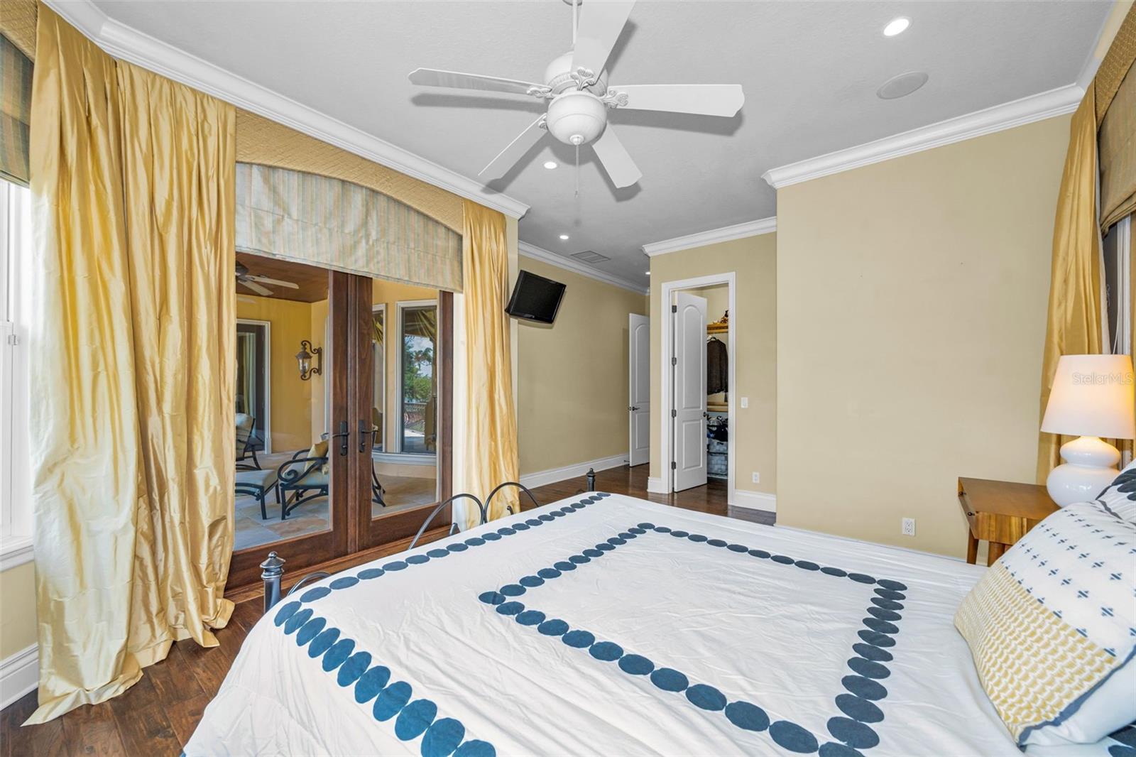 CHAMPIONS CLUB - Residential