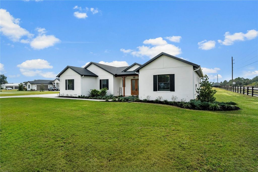 Photo of 4428 E Shirley Shores Road, Tavares, FL 32778 (MLS # O6372291)