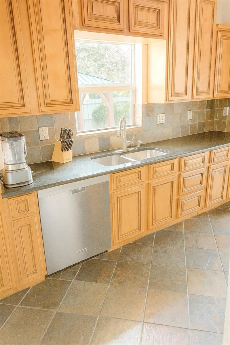 OAK RIDGE - Residential Lease