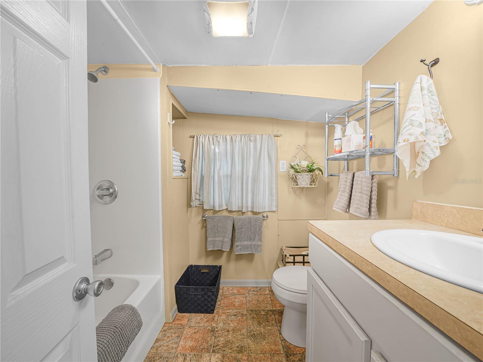 SADDLEBAG LAKE - Residential