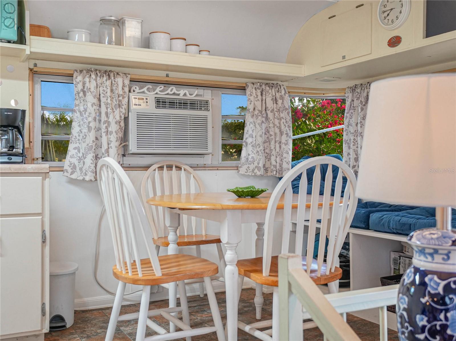 SADDLEBAG LAKE - Residential