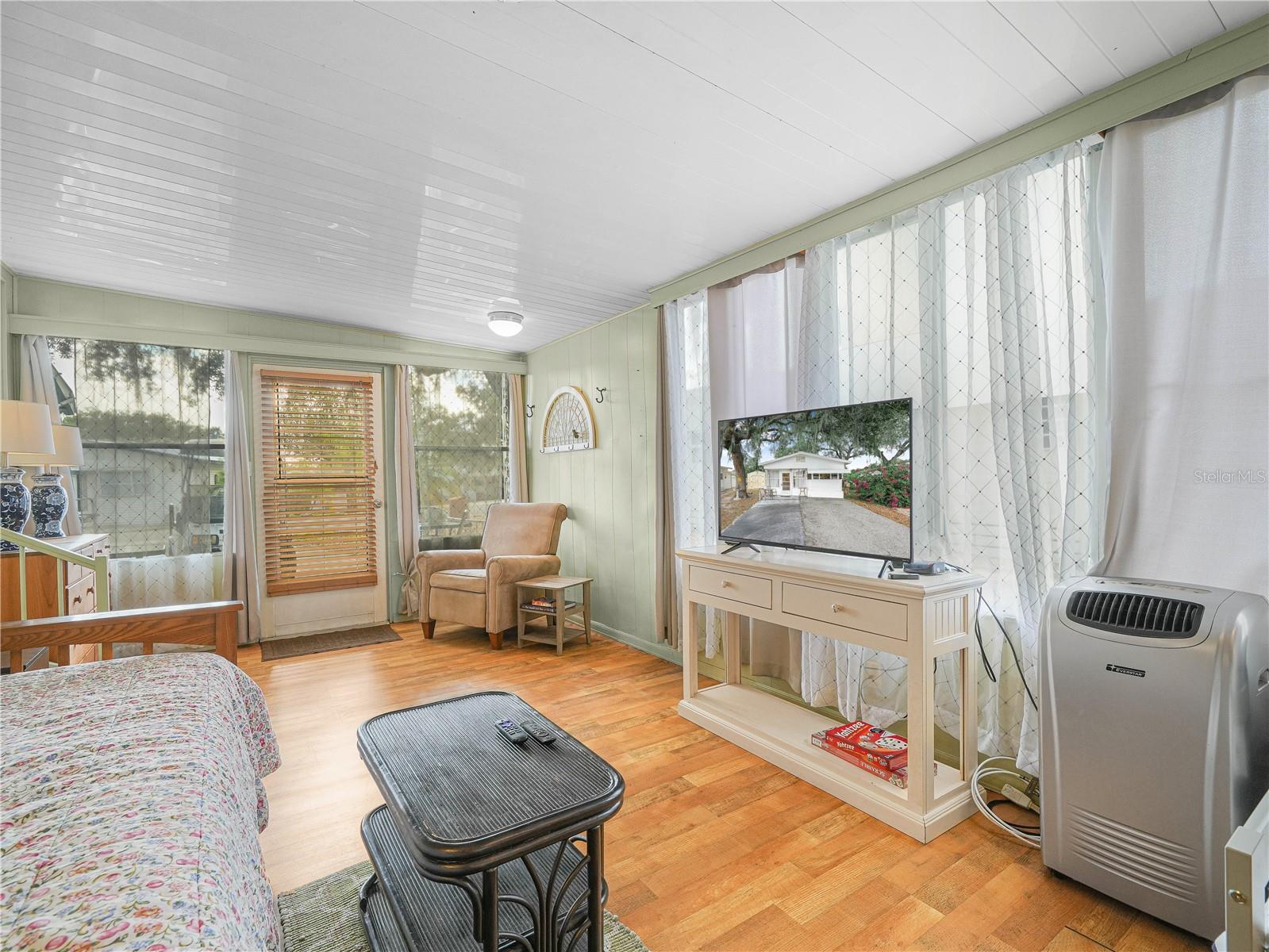 SADDLEBAG LAKE - Residential