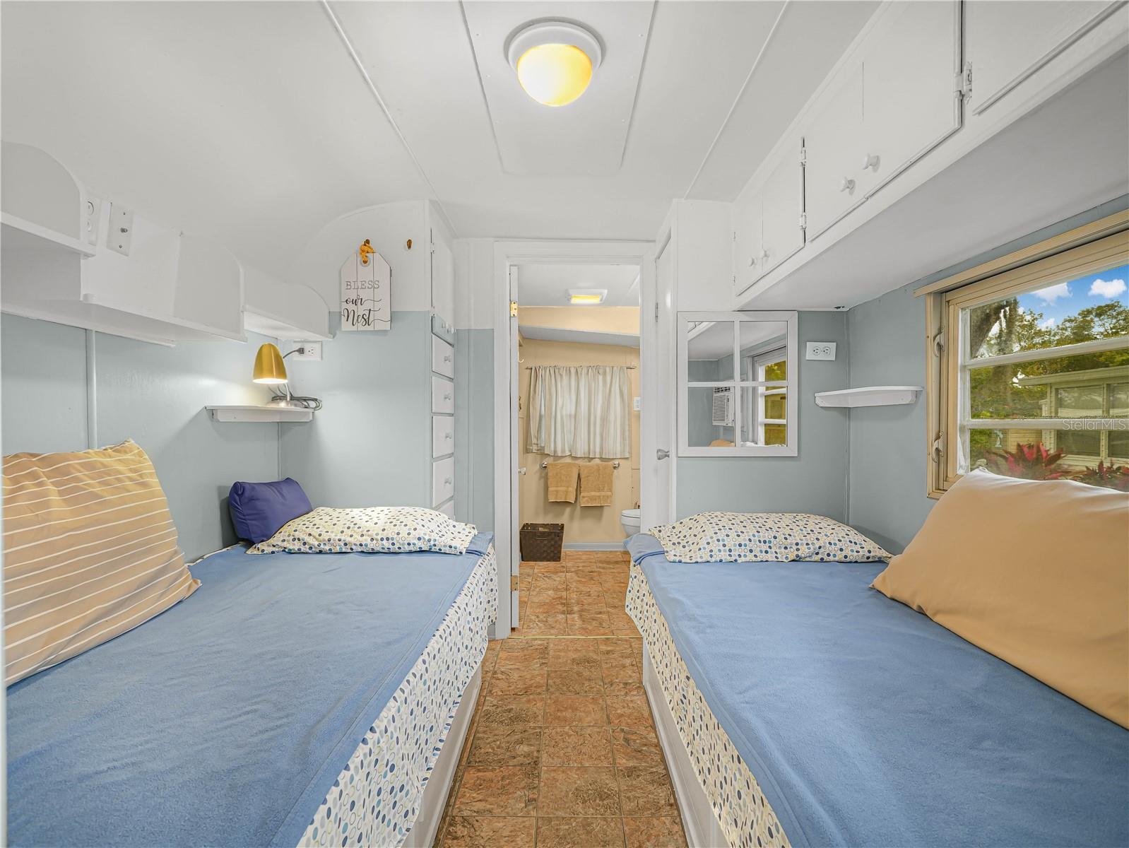 SADDLEBAG LAKE - Residential