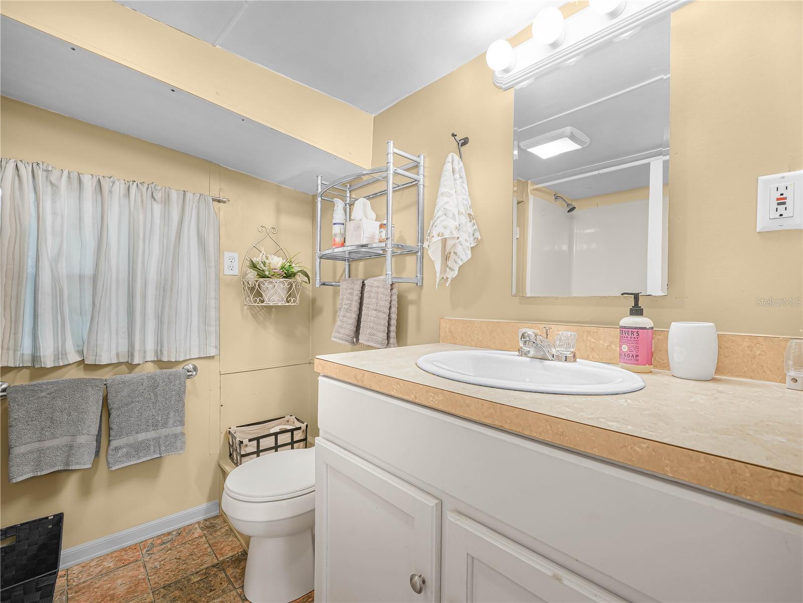 SADDLEBAG LAKE - Residential