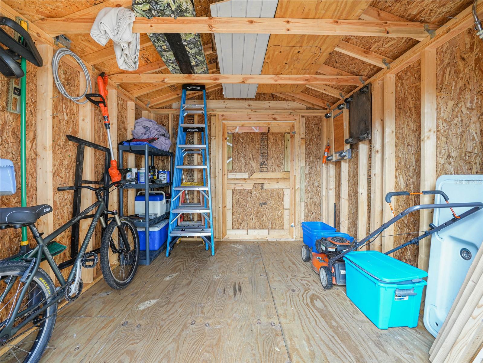 SADDLEBAG LAKE - Residential