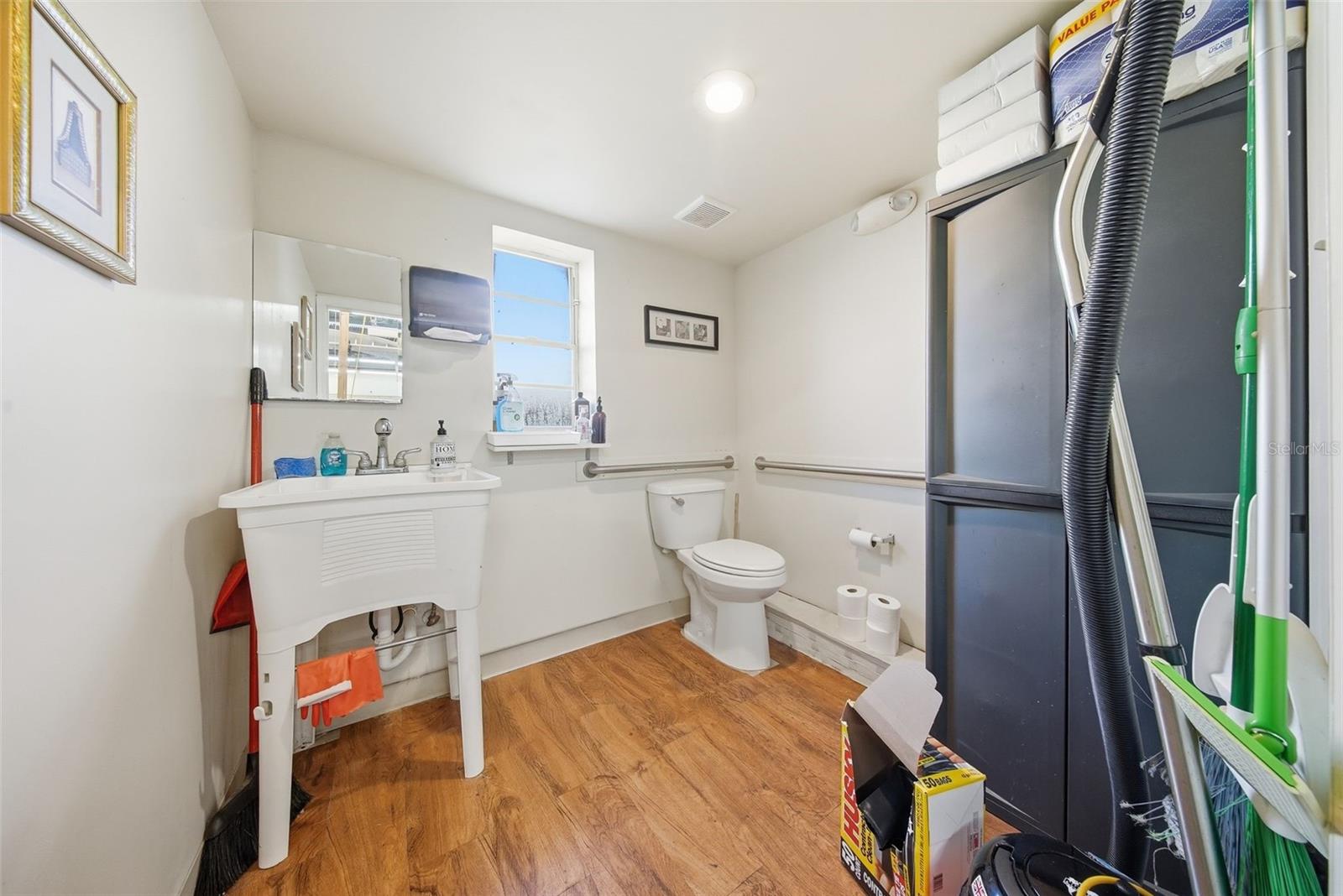 LAKE CHAPMAN SUB - Commercial Sale