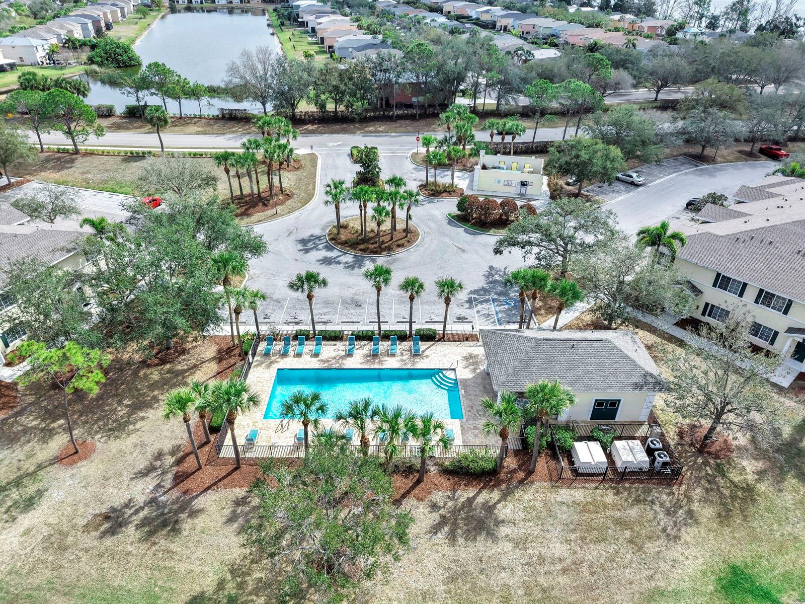 THE TWNHMS AT LIGHTHOUSE COVE VI - Residential