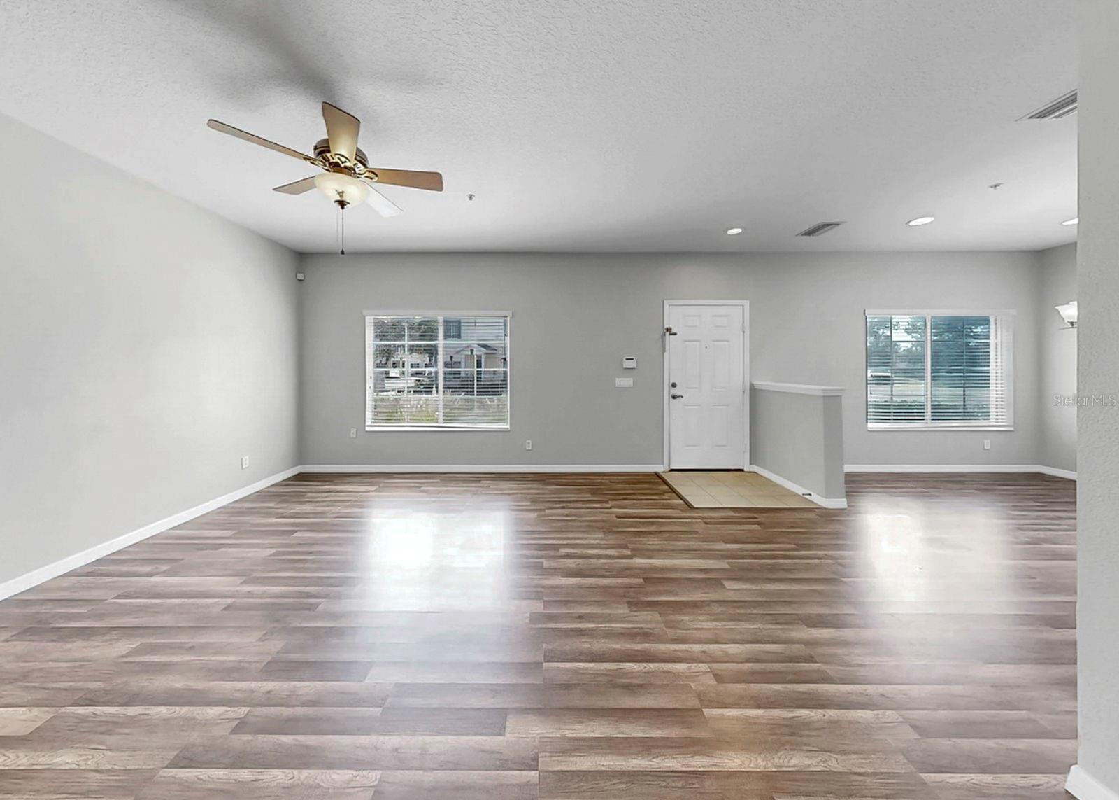 THE TWNHMS AT LIGHTHOUSE COVE VI - Residential