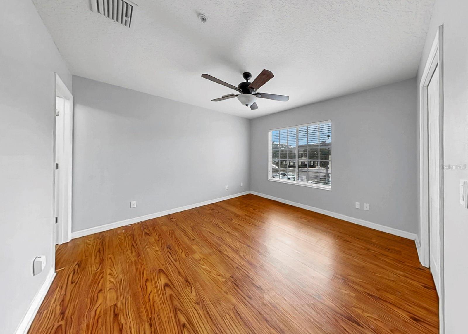 THE TWNHMS AT LIGHTHOUSE COVE VI - Residential