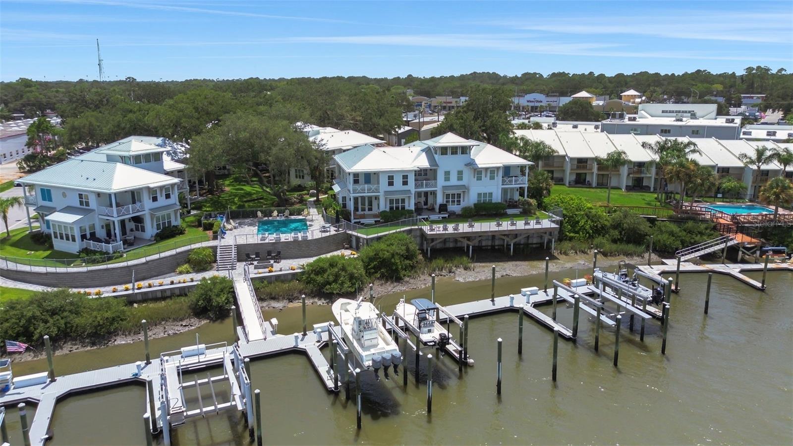 VILLA CALISSA TWNHMS - Residential