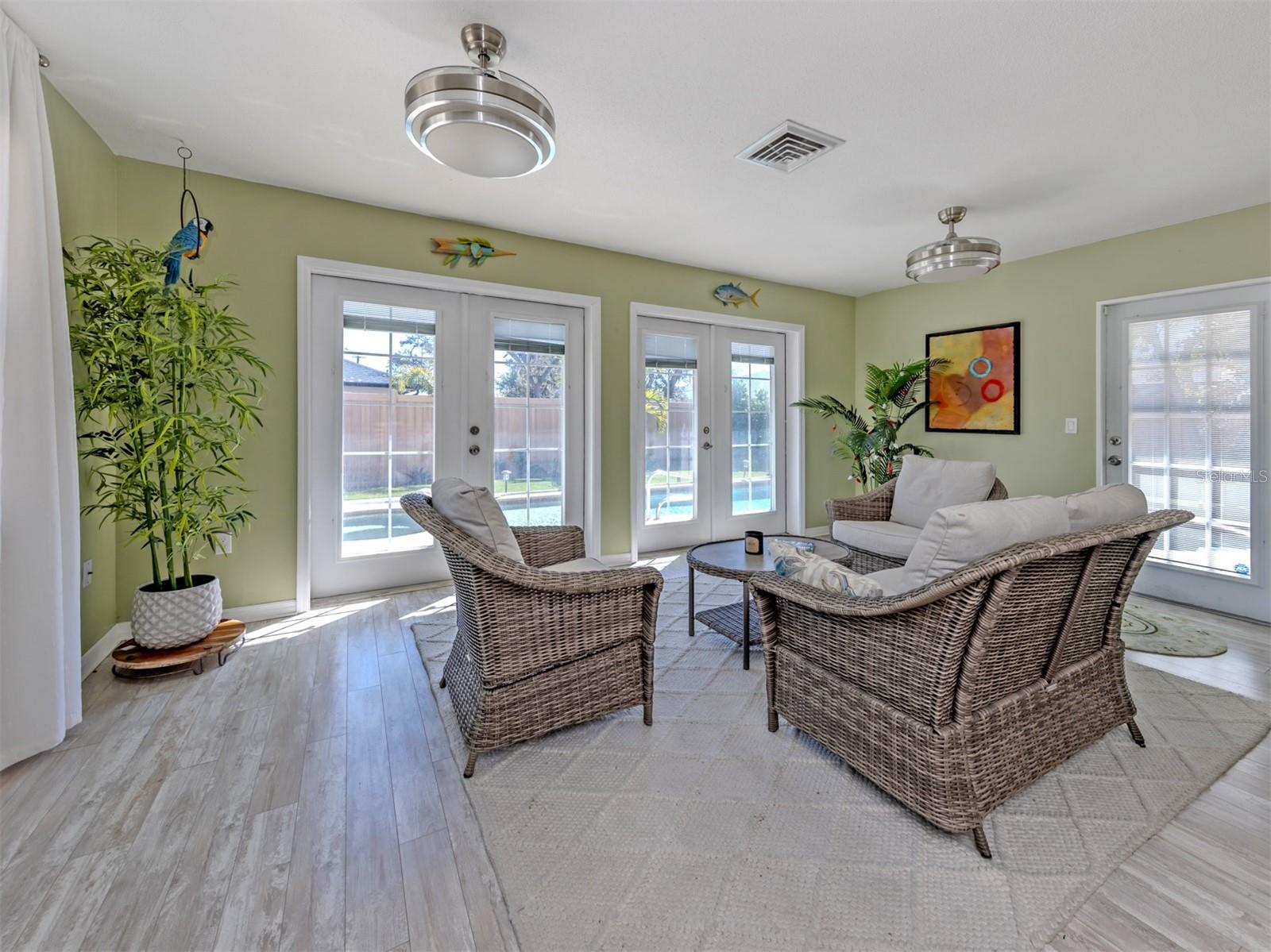 SOUTH VENICE - Residential