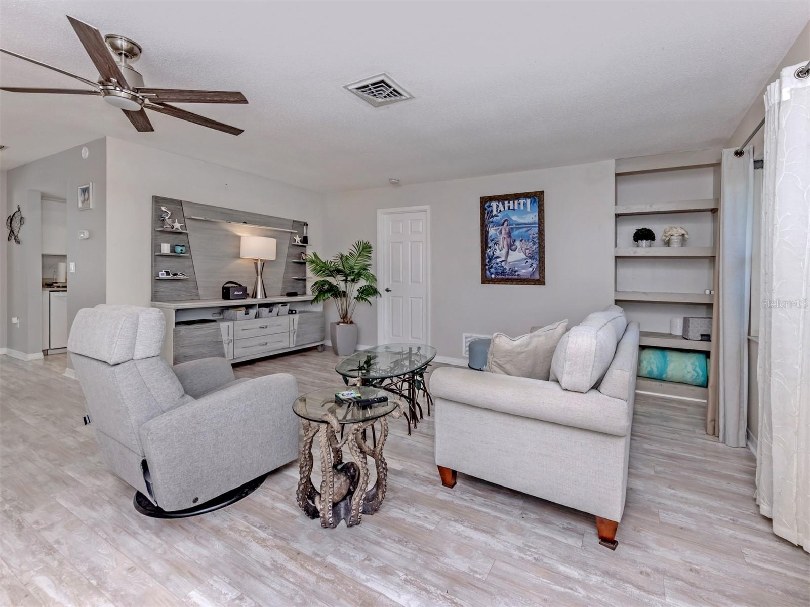 SOUTH VENICE - Residential