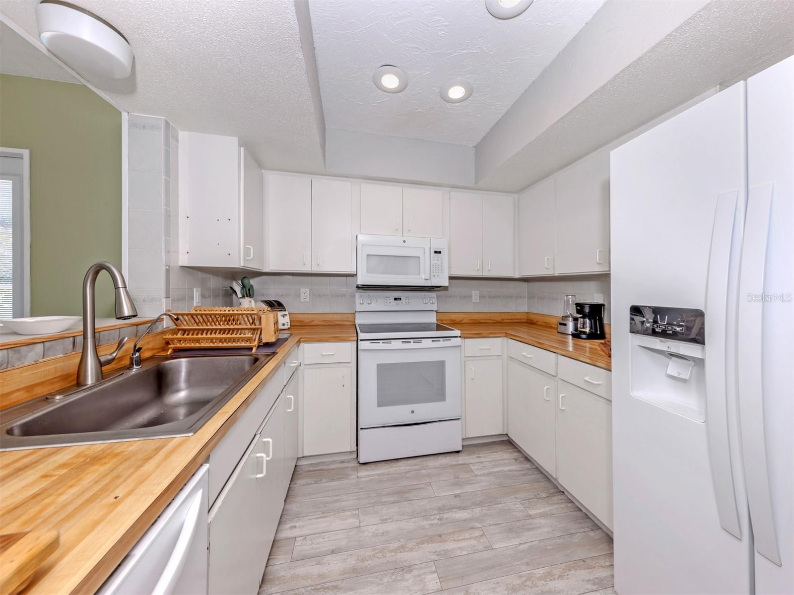 SOUTH VENICE - Residential