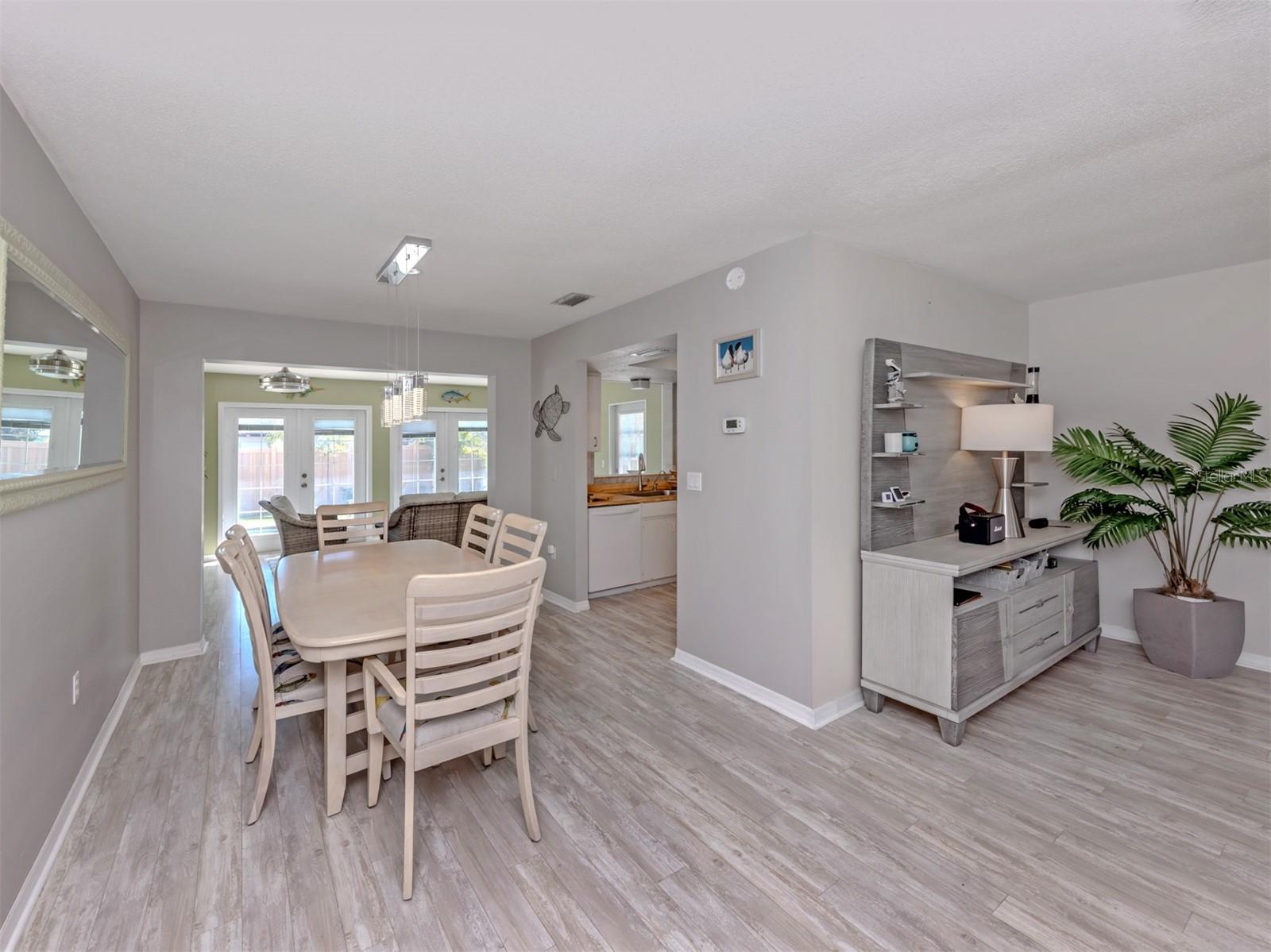 SOUTH VENICE - Residential