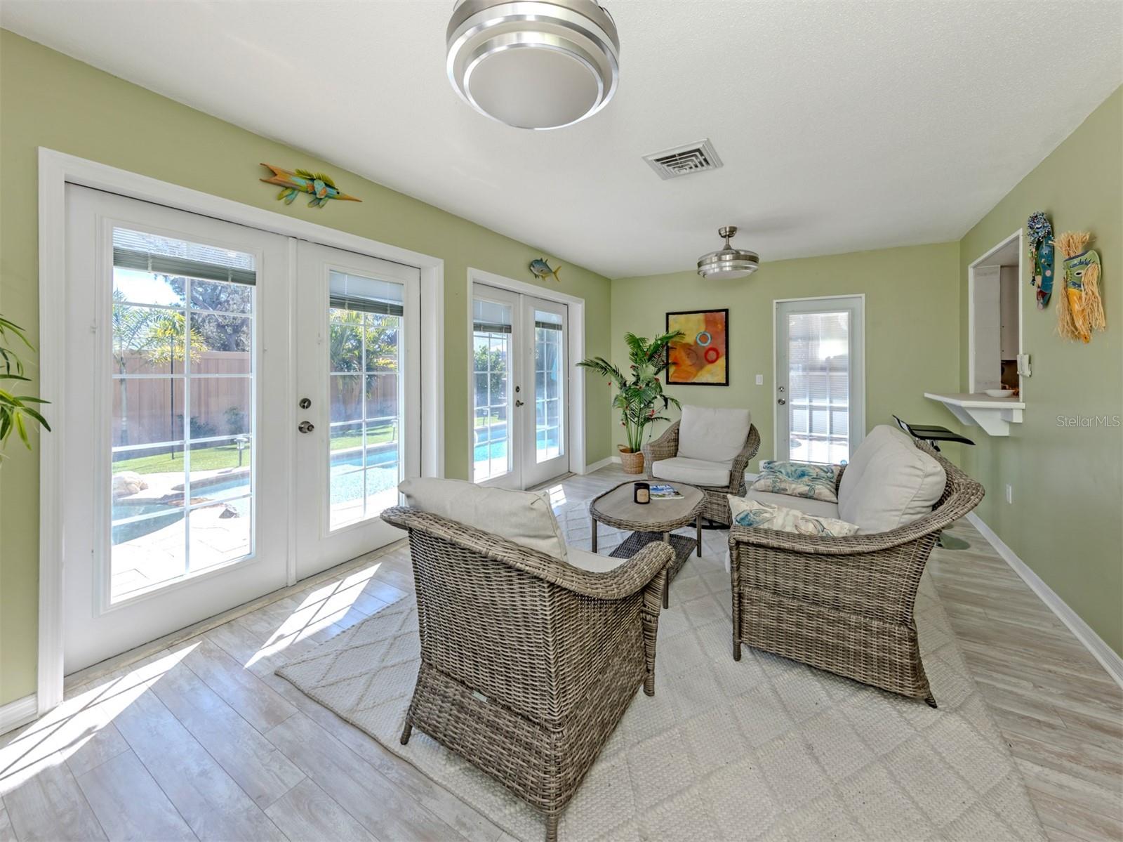 SOUTH VENICE - Residential