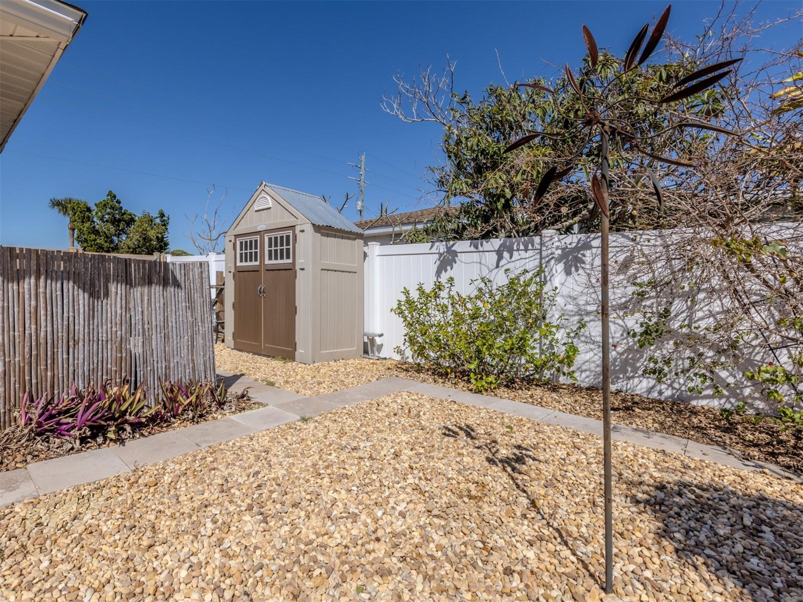 SOUTH VENICE - Residential