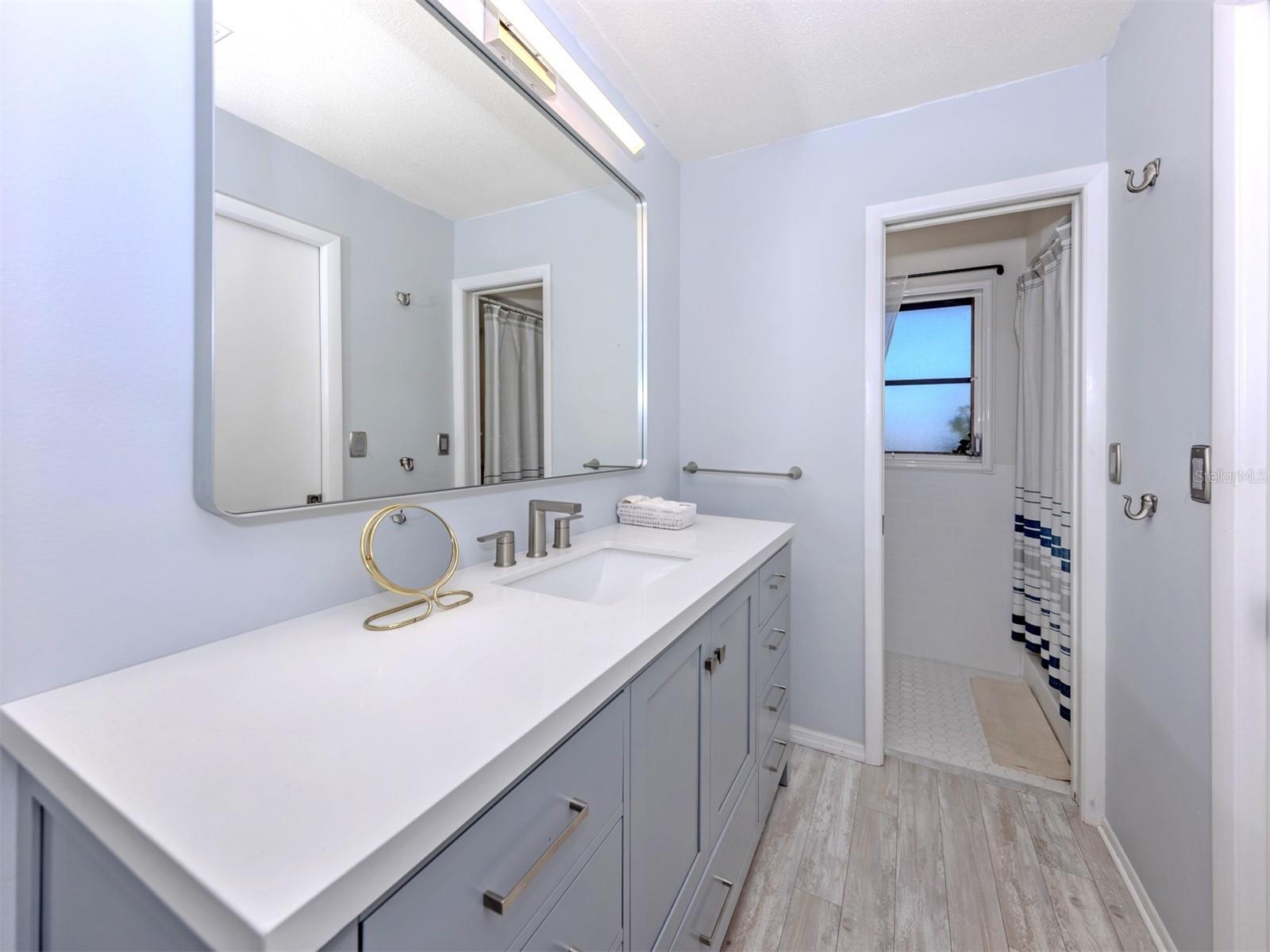 SOUTH VENICE - Residential