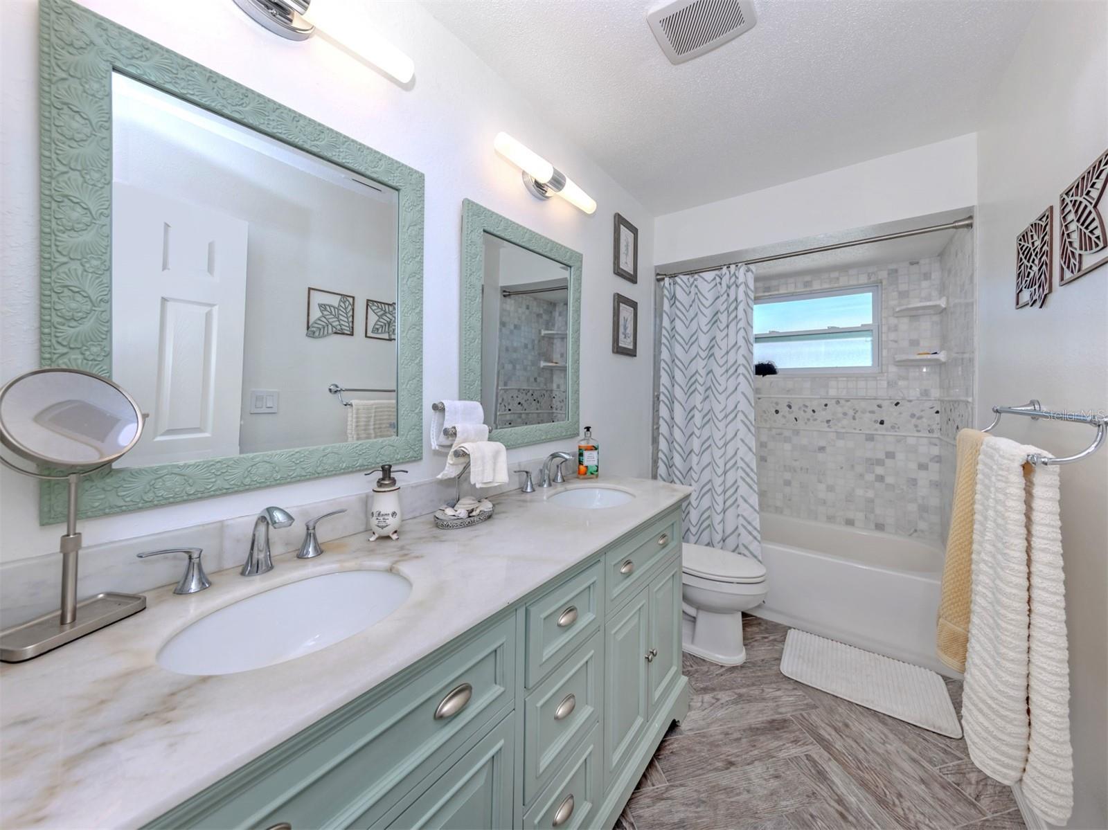 SOUTH VENICE - Residential