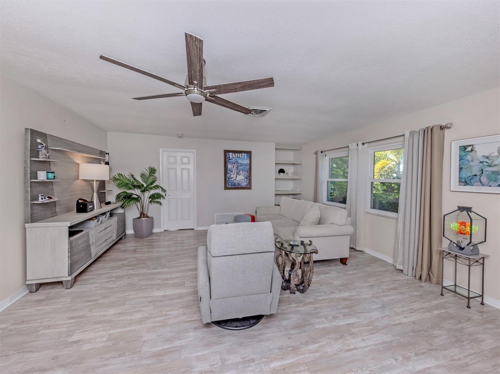 SOUTH VENICE - Residential