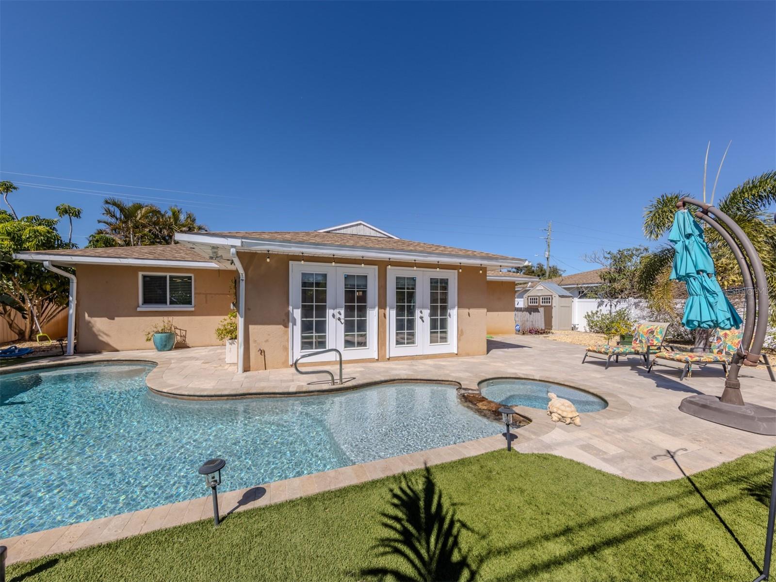 SOUTH VENICE - Residential