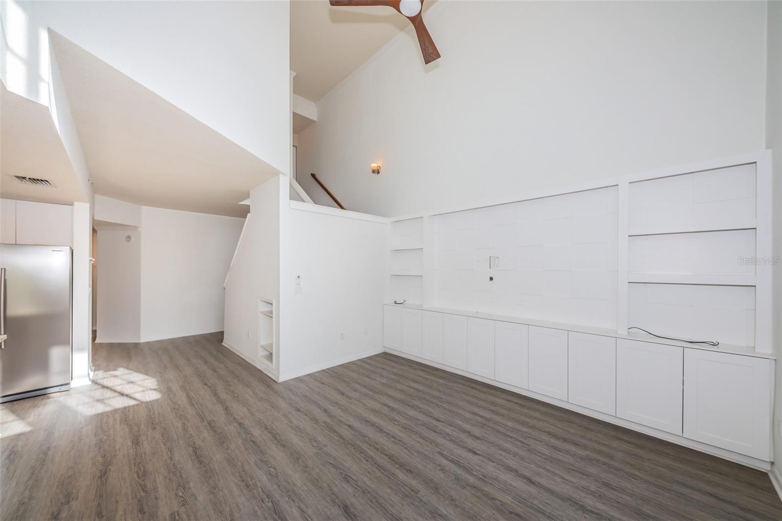 5215 BEACH BREEZE COURT 5215