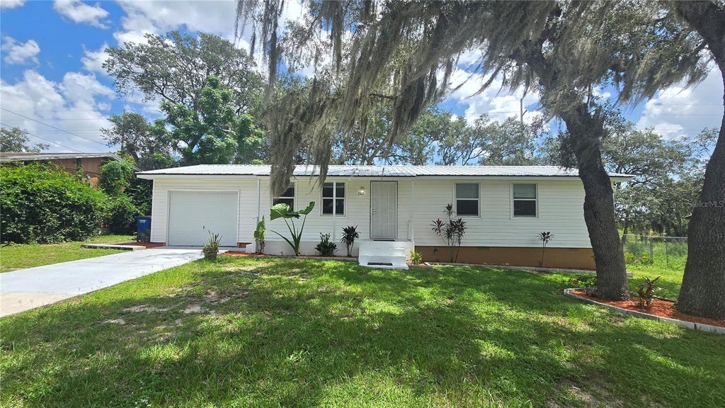 Photo of 2102 Orange Blossom Avenue, Sebring, FL 33870 (MLS # P4939786)