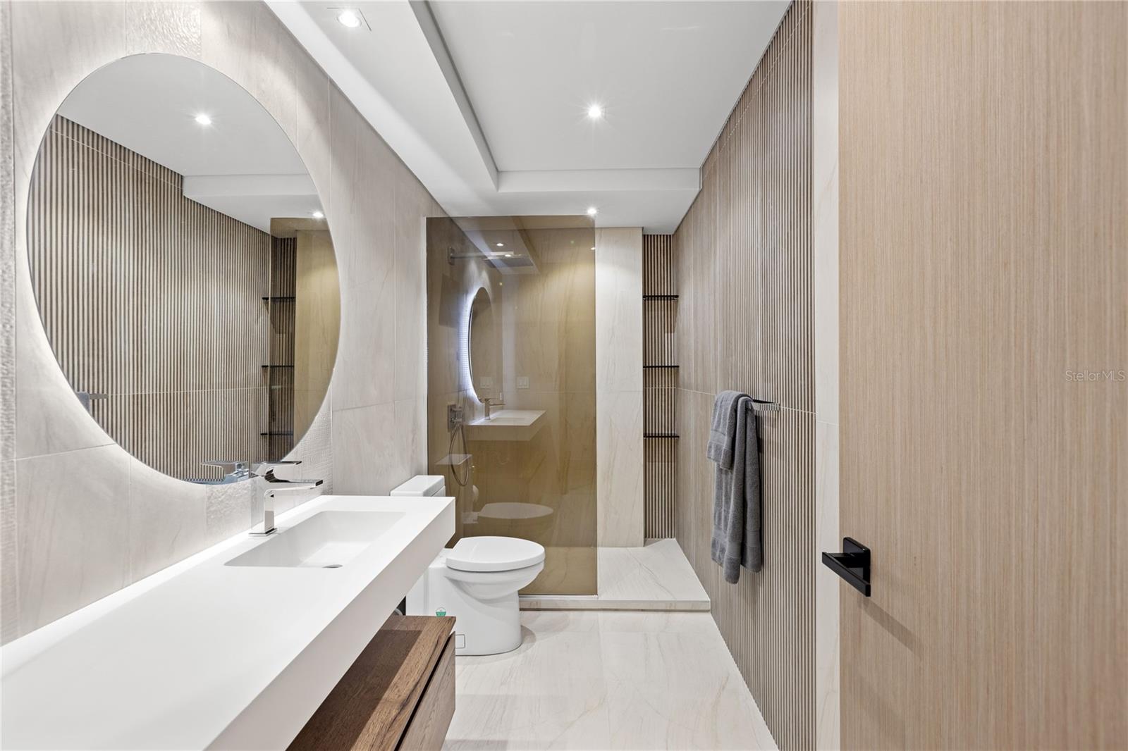 COSMOPOLITAN - Residential