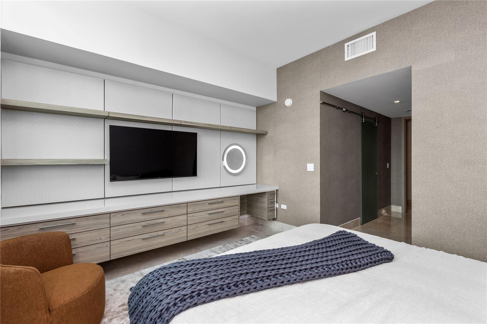 COSMOPOLITAN - Residential