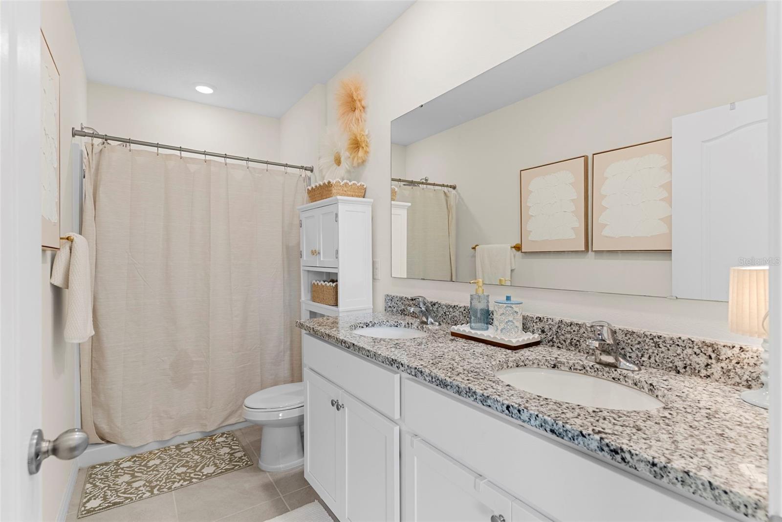 VENEZIA TWNHS - Residential