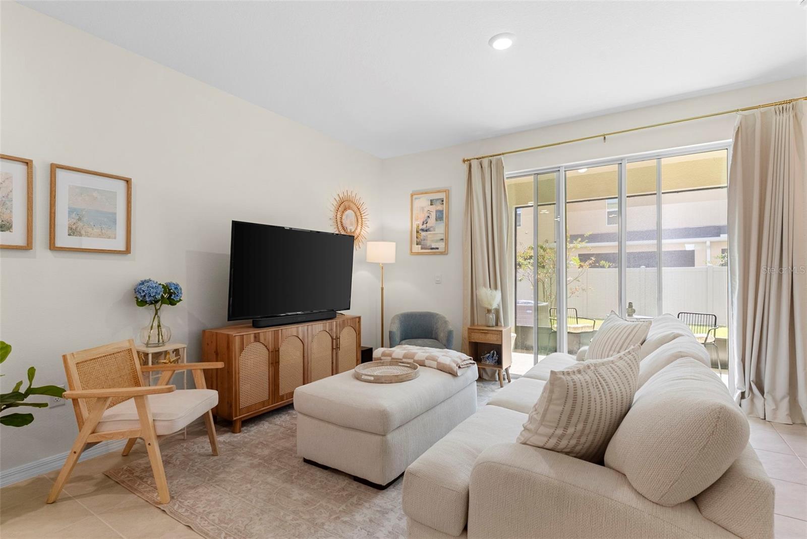 VENEZIA TWNHS - Residential