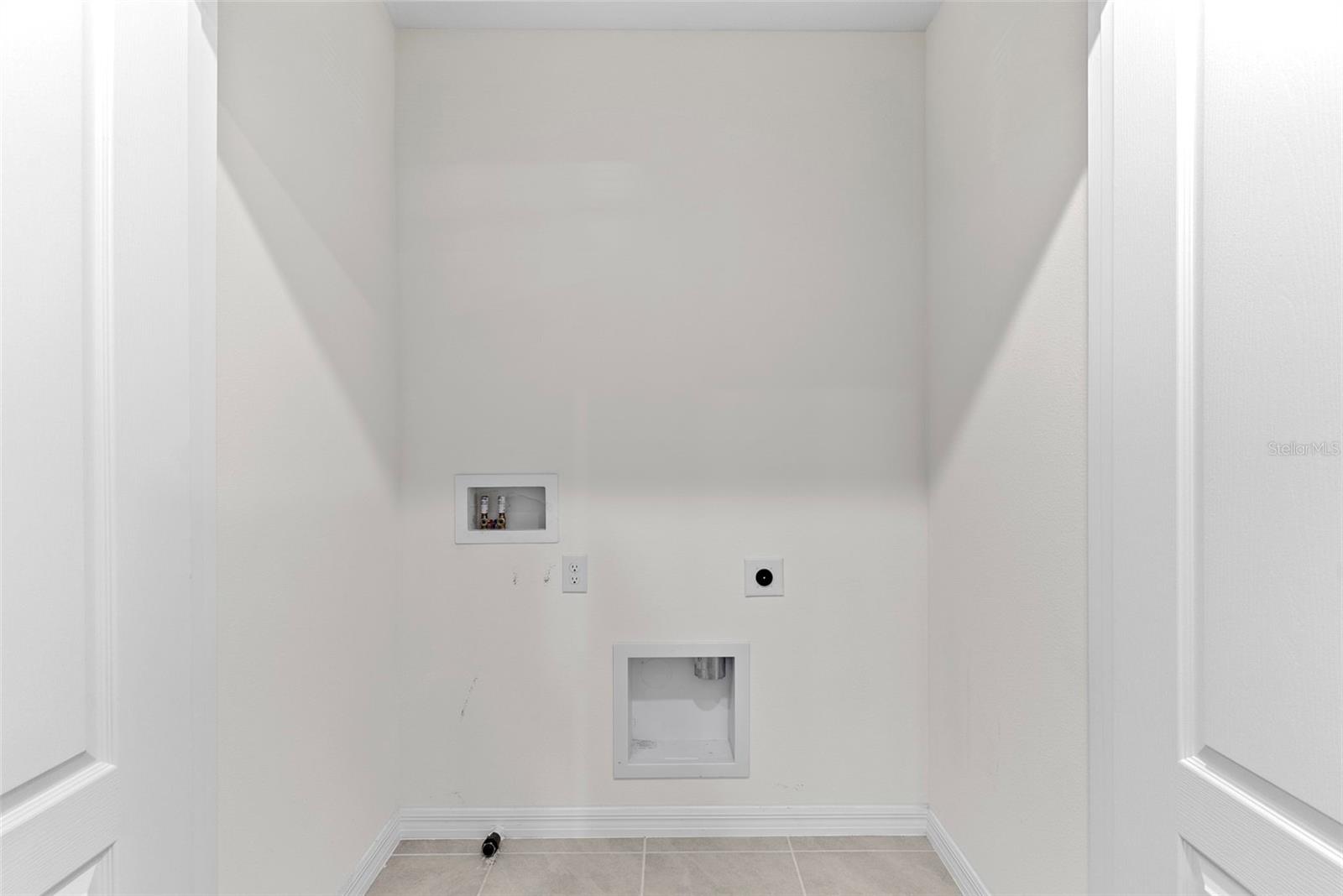 VENEZIA TWNHS - Residential