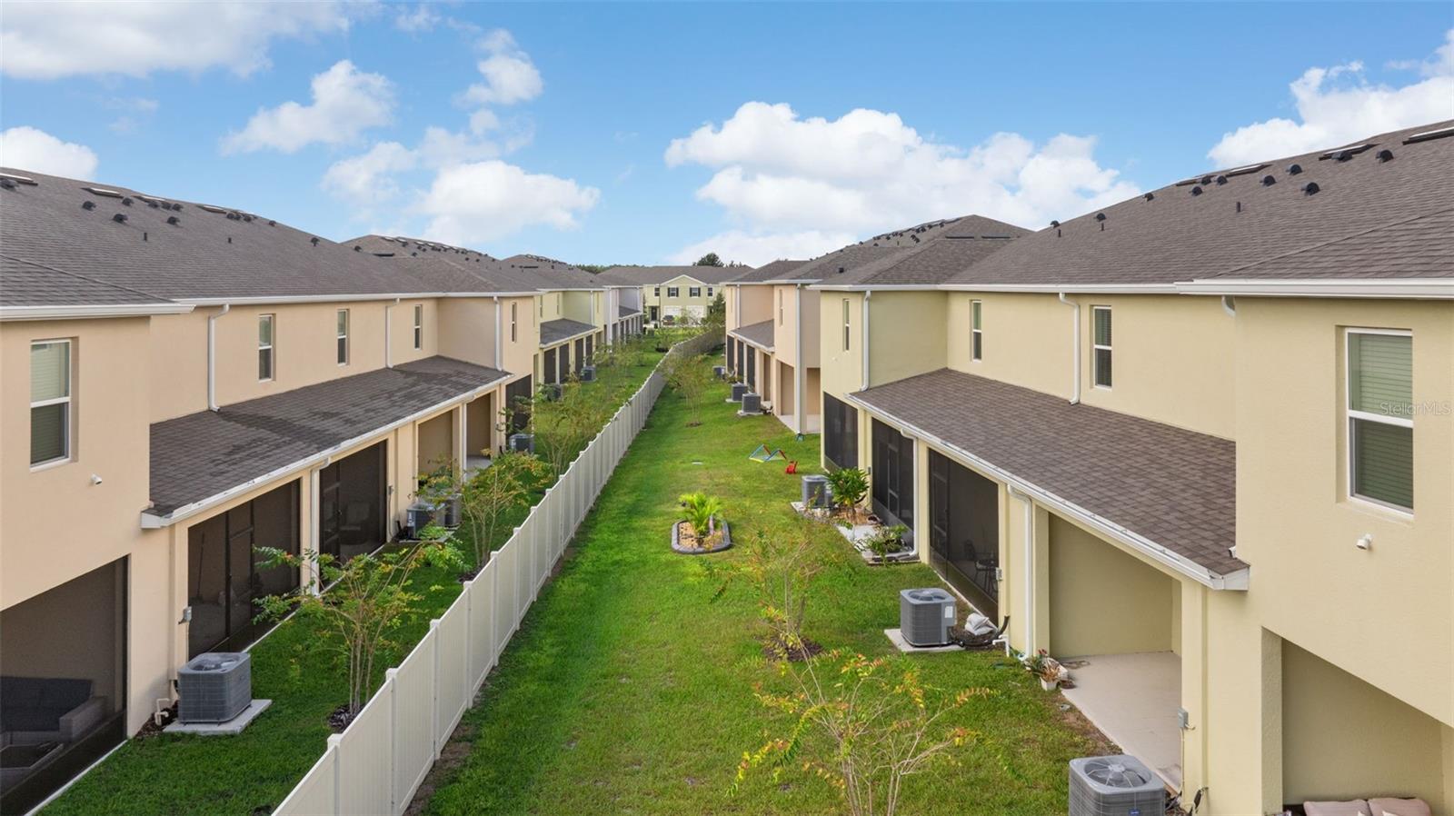 VENEZIA TWNHS - Residential