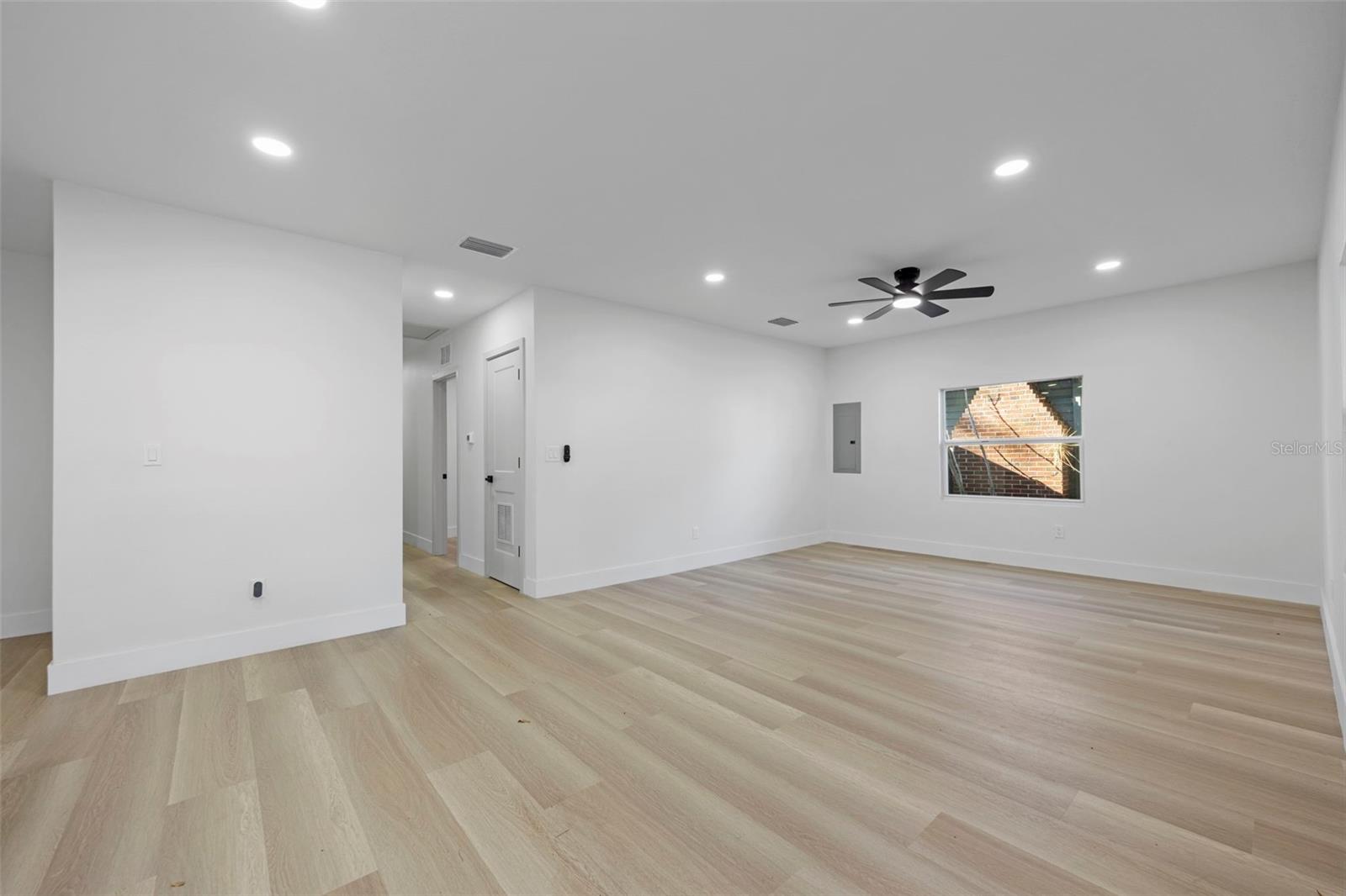 4012 N CENTRAL AVENUE